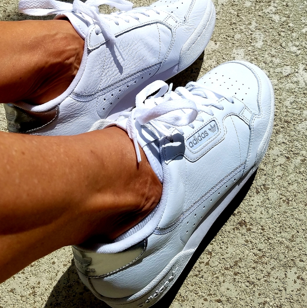 NIB  Adidas Wmn Continental